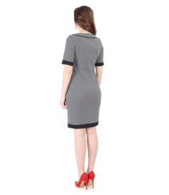 Thick elastic dress with trimmed edge