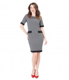 Thick elastic dress with trimmed edge