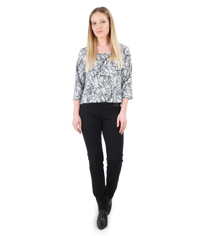 Casual outfit with jersey blouse with floral print and pants