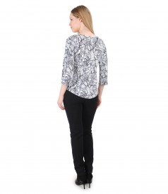 Casual outfit with jersey blouse with floral print and pants