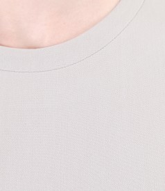 Elegant blouse with front pockets