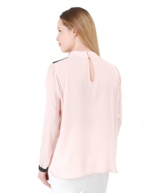 Elegant blouse with long sleeves