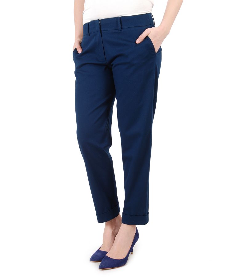 Elegant pants made of textured cotton