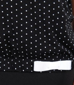 Elegant blouse made of dotted printed jersey