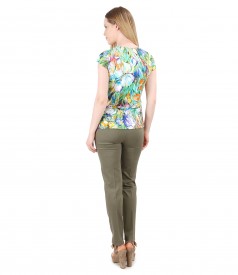 Ankle pants with jersey blouse with floral print