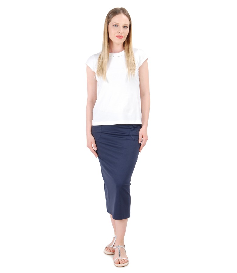 Casual outfit with tapered skirt and t-shirt with short sleeve