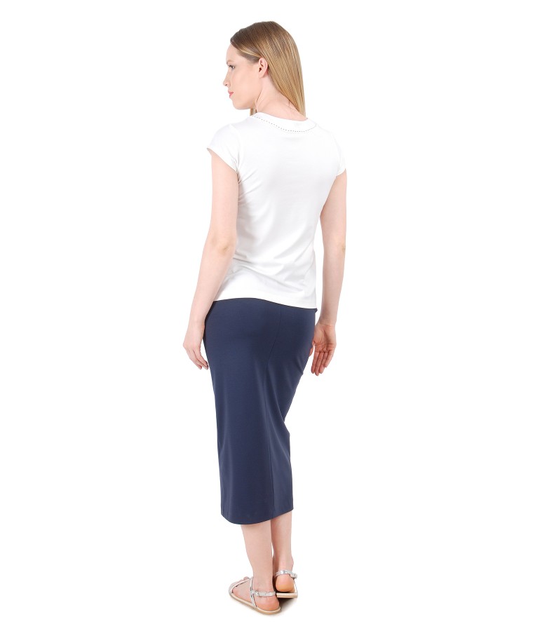 Casual outfit with tapered skirt and t-shirt with short sleeve