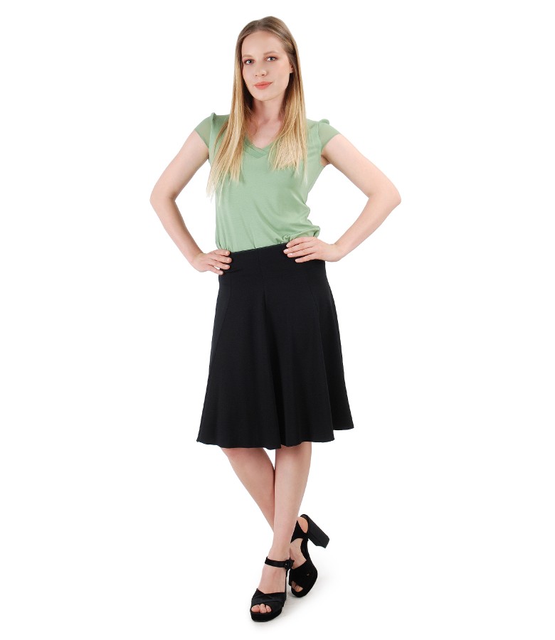 Elegant outfit with flaring skirt and uni jersey t-shirt