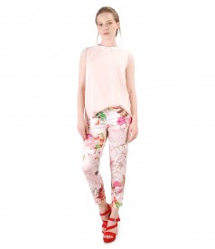 Elegant blouse with ankle pants with floral print