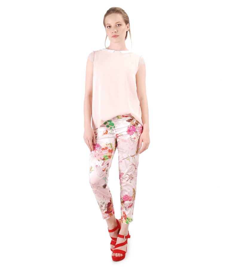Elegant blouse with ankle pants with floral print