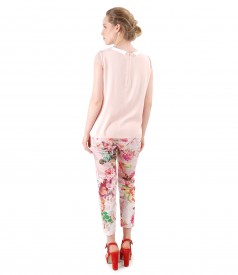 Elegant blouse with ankle pants with floral print