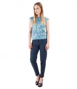 Elegant outfit with viscose pants and printed jersey blouse