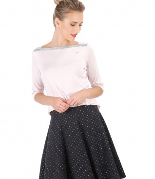 Casual outfit with flaring skirt and elastic jersey blouse