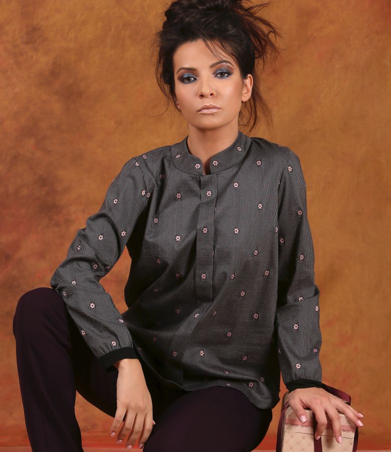 Elegant blouse with long sleeves embellished with crystals