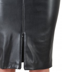 Elegant leather skirt with front zipper