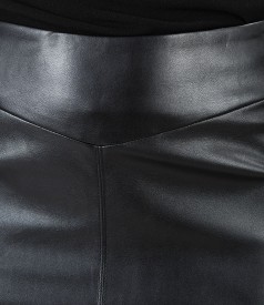 Elegant leather skirt with front zipper