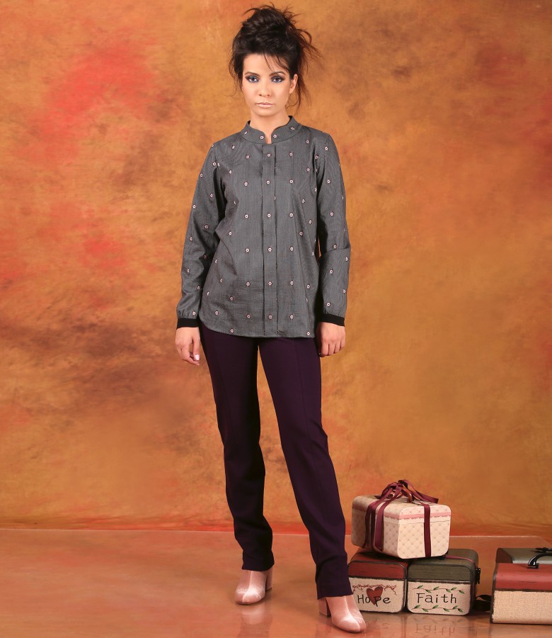 Elastic jersey pants with blouse made of embroidery cotton with floral motifs