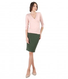 Office outfit with tapered skirt with loops and uni jersey blouse