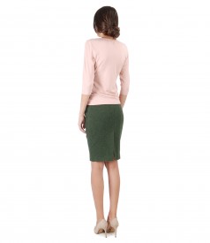 Office outfit with tapered skirt with loops and uni jersey blouse