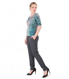 Ankle pants and jersey blouse with floral print
