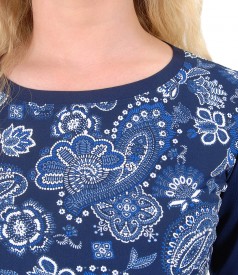 Elegant blouse made of printed elastic jersey