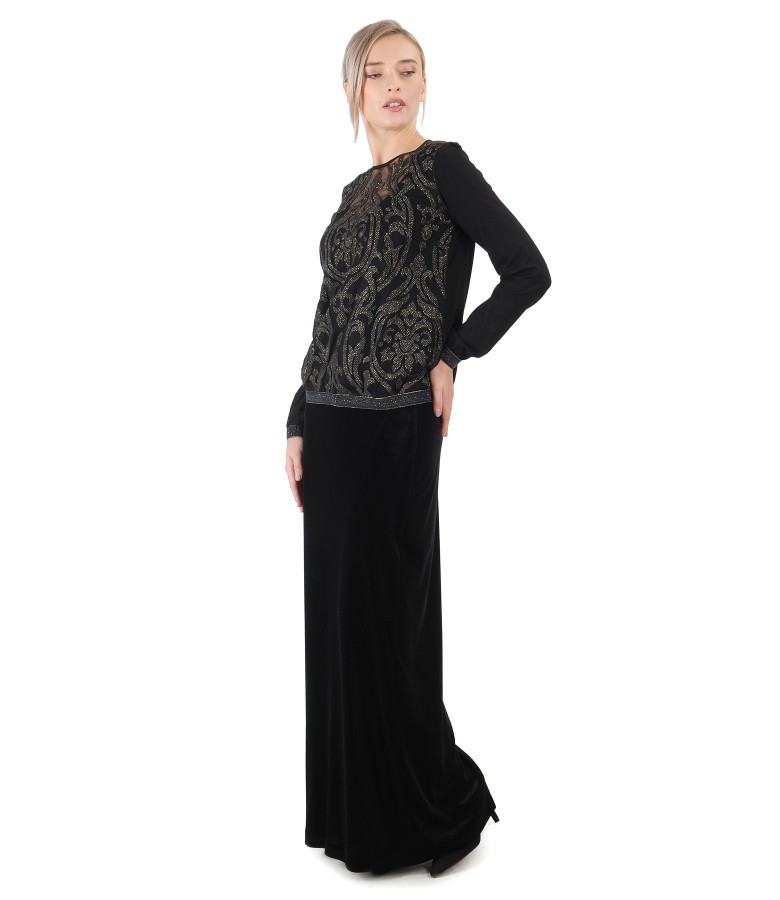 Elastic velvet skirt and blouse with lace and golden motifs