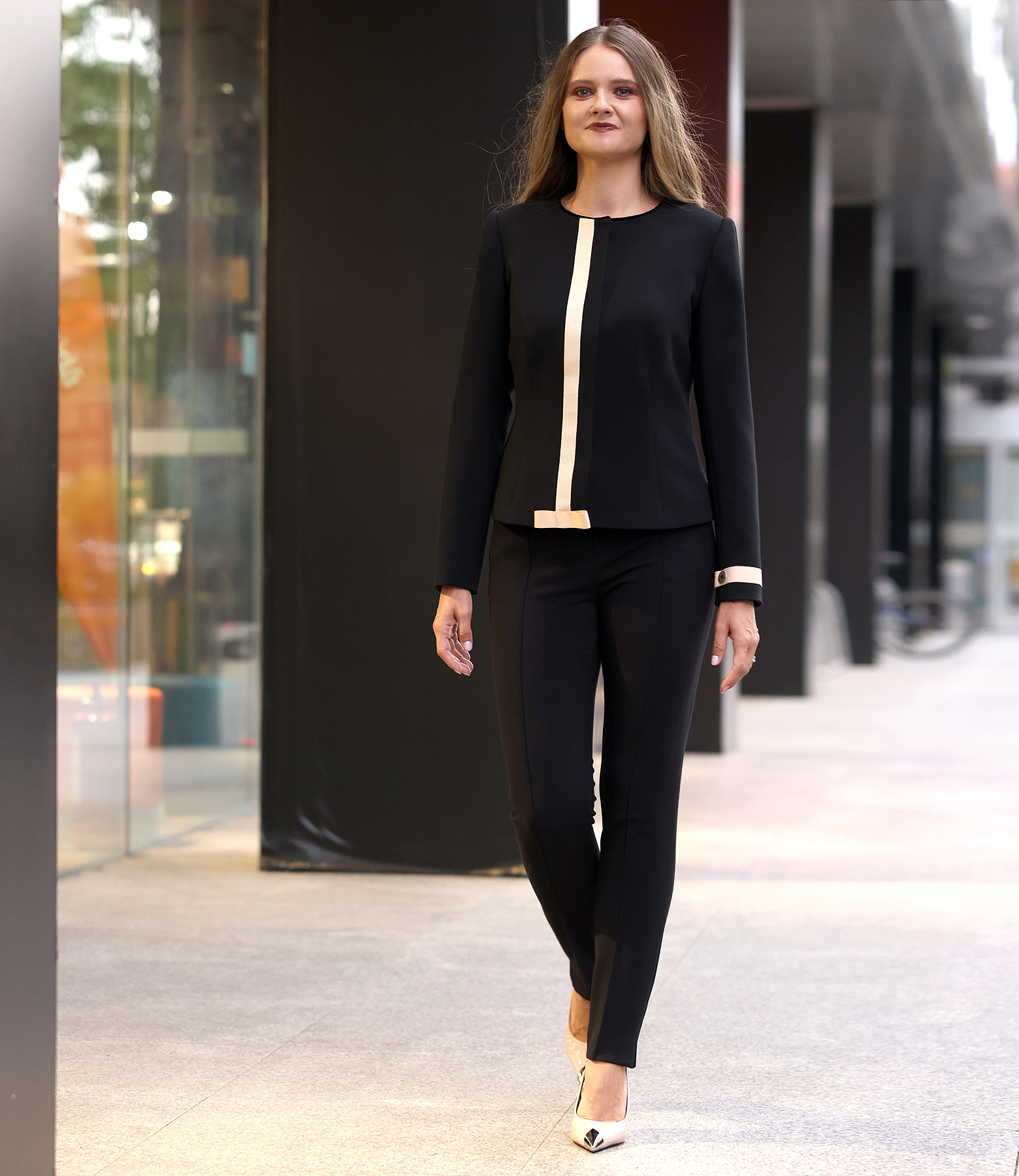 Tapered trousers in stretch fabric