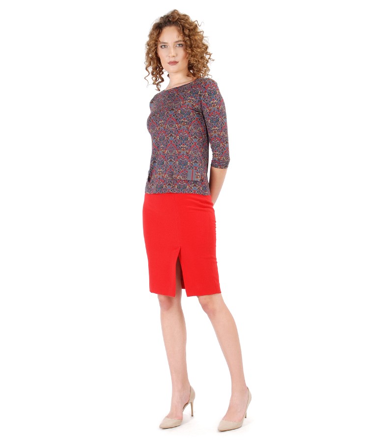 Elegant outfit with elastic fabric skirt and printed jersey blouse