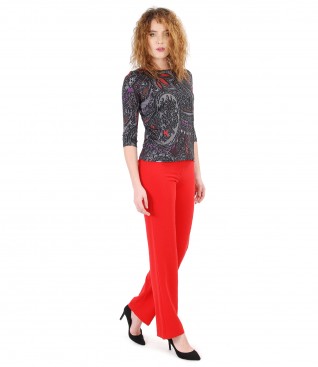 Straight pants with printed jersey blouse