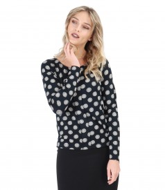Blouse with long sleeves and front fold