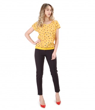 Ankle pants with blouse printed with dots