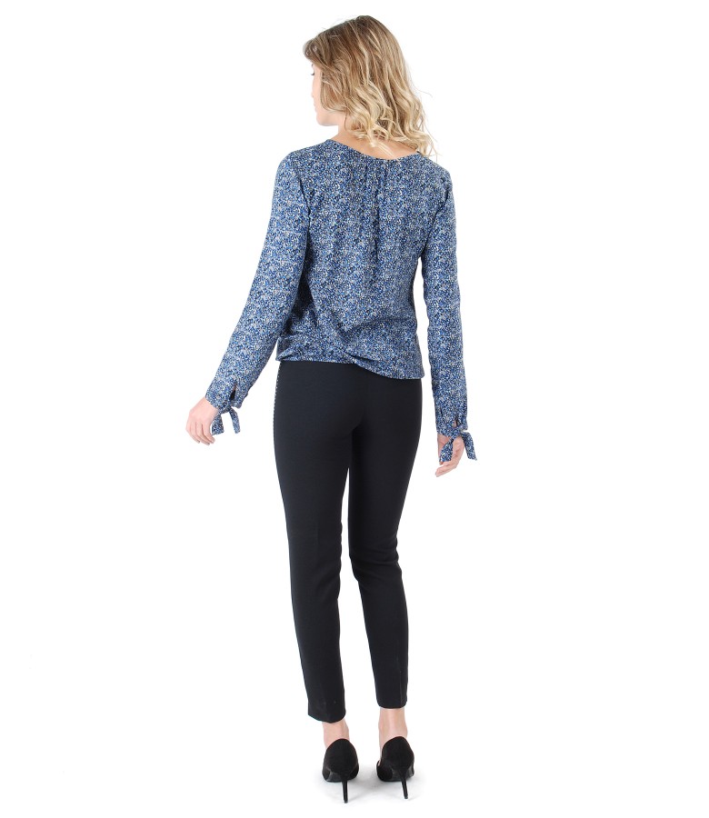 Ankle pants with decorative seam and printed viscose blouse