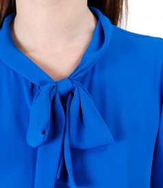 Blouse with short sleeves and scarf collar