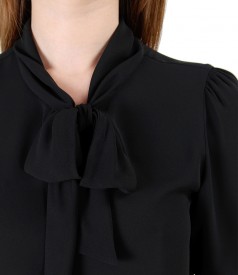 Blouse with short sleeves and scarf collar