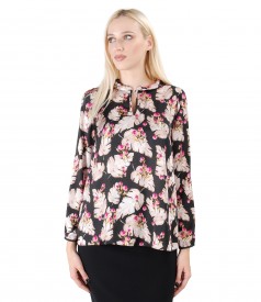 Elegant blouse with floral print