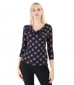 Shirt made of elastic jersey printed with circles