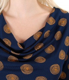 Shirt made of elastic jersey printed with circles