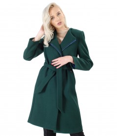 Coat made of thick elastic fabric with cord