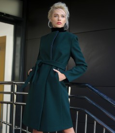 Coat made of thick elastic fabric with cord