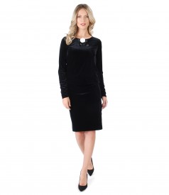 Black elastic velvet dress with brouch