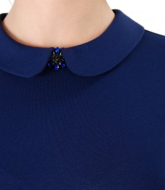 Elastic jersey blouse with round collar with brooch