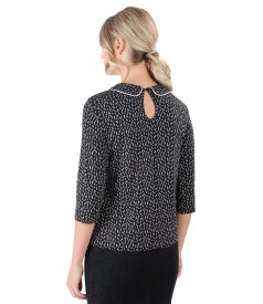 Elegant blouse made of printed elastic jersey