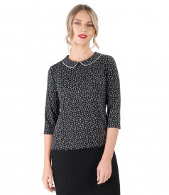 Elegant blouse made of printed elastic jersey