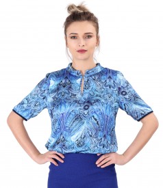 Elegant blouse printed with floral motifs