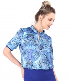 Elegant blouse printed with floral motifs