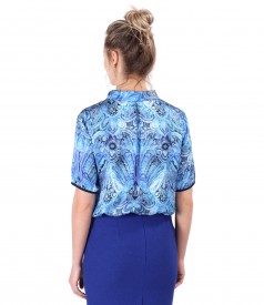 Elegant blouse printed with floral motifs