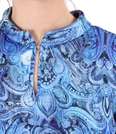 Elegant blouse printed with floral motifs