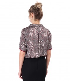 Elegant blouse printed with floral motifs