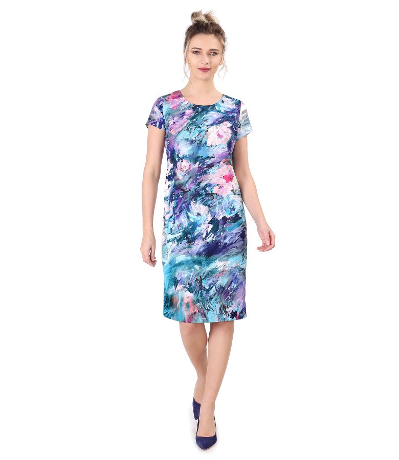 Casual dress printed with floral motifs