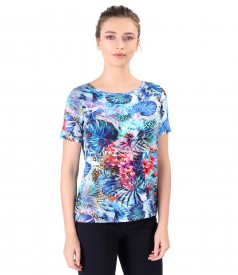 Elastic jersey blouse printed with floral motifs